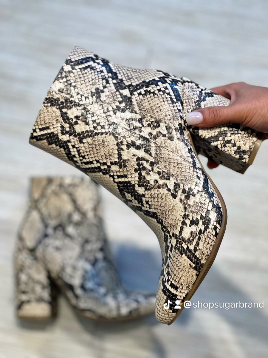 ShopSugarBrand's tweet photo. The Sugar Evvie is the booties you power walk through in your day to day life. 💥 💃 💋 

#shopsugarbrand #sugarshoes #powerwalk https://t.co/CDspVeALjm