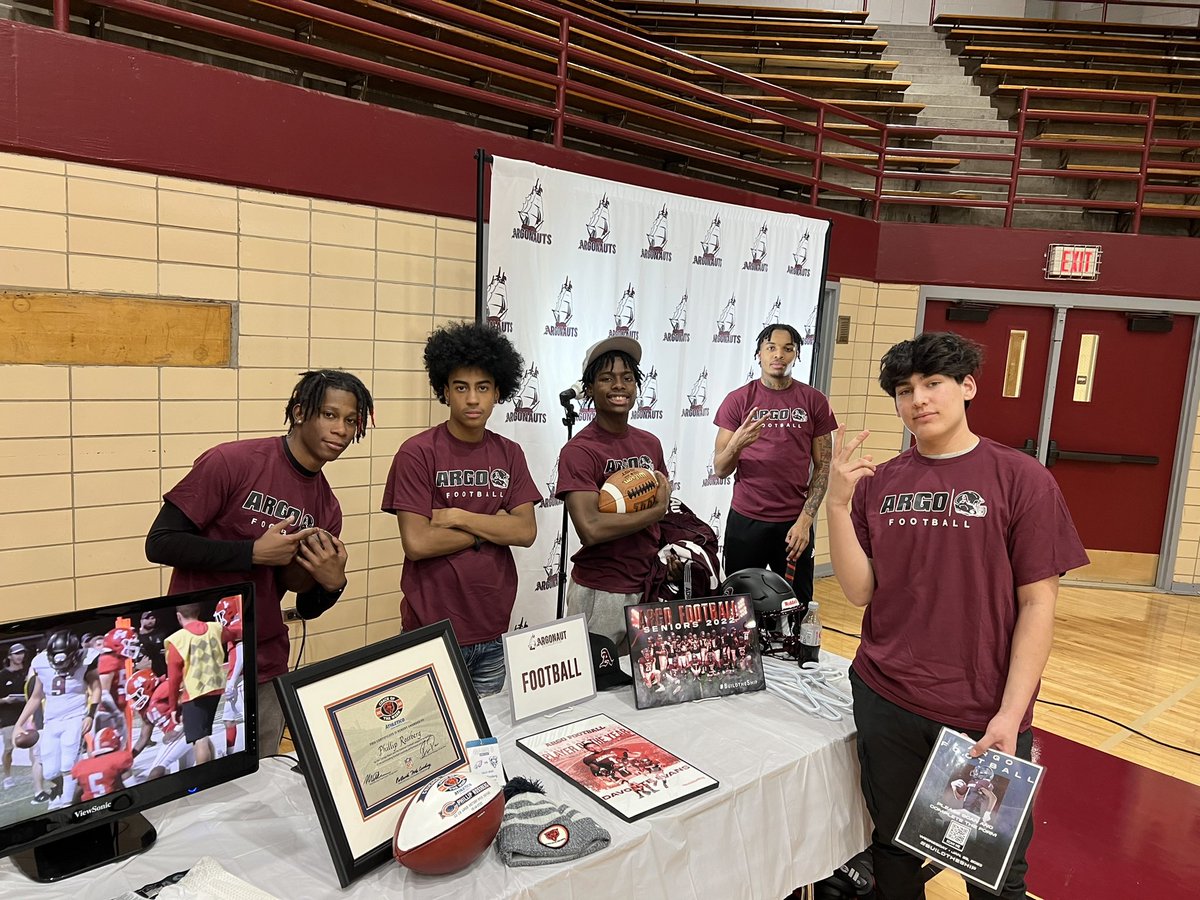 argo_football's tweet photo. We had a great time at 8th Grade Family Night! We enjoyed building relationships with many Future Argonauts and their families. The future is bright for the argonauts and the class of 2027 as we continue to build our program! 
Thank you IG:argohsart for the Photos!

#BuildtheShip https://t.co/KDWv0iFwD0