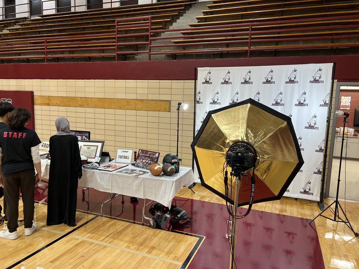 We had a great time at 8th Grade Family Night! We enjoyed building relationships with many Future Argonauts and their families. The future is bright for the argonauts and the class of 2027 as we continue to build our program! 
Thank you IG:argohsart for the Photos!

#BuildtheShip