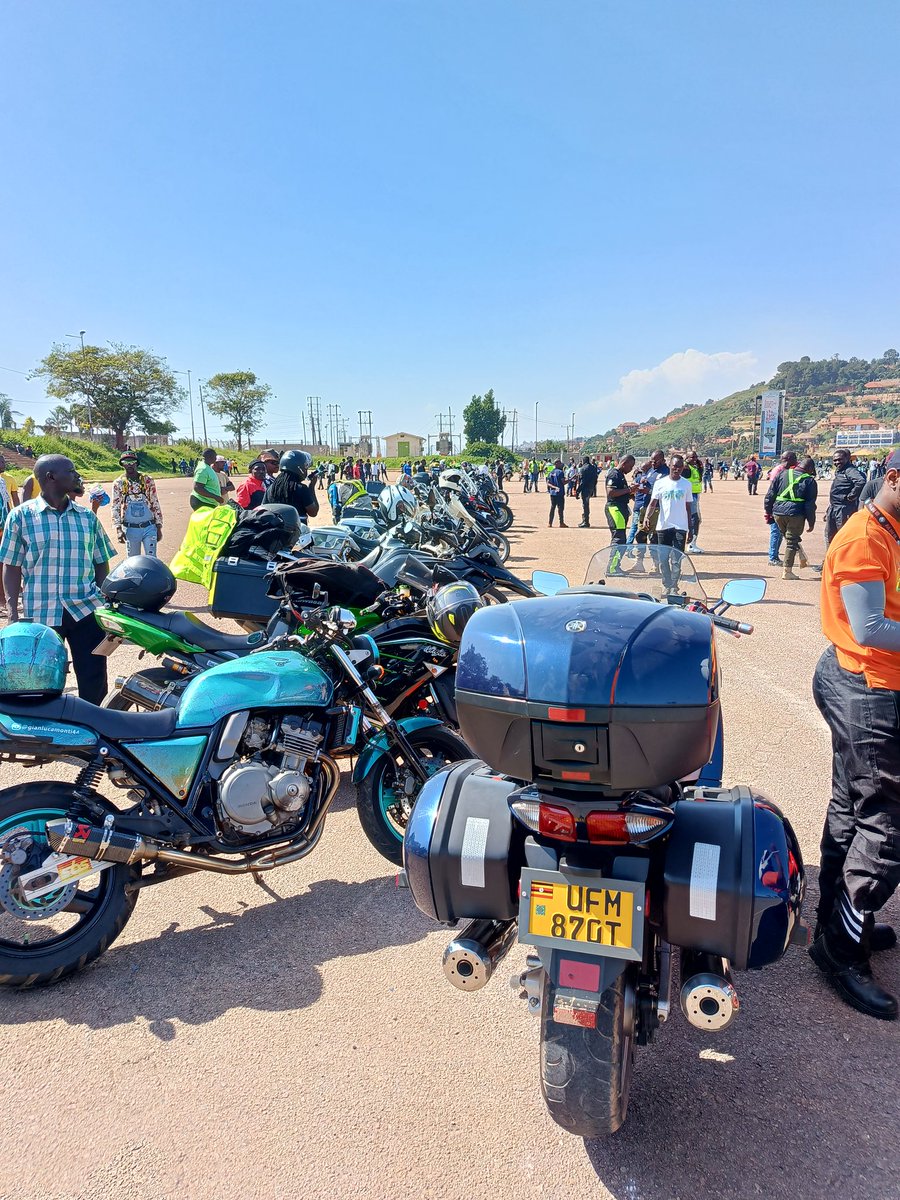 Danieobua's tweet photo. When you decide to join 140+ bikers on their annual Ubuntu run to Entebbe on a Sunday. Exciting stuff https://t.co/gVWCSefyrk