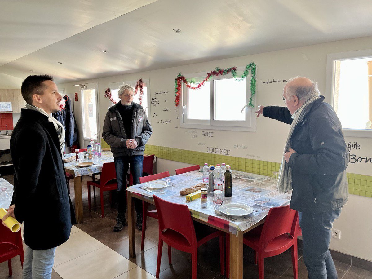 Vendredi matin, je suis allé à la rencontre des Compagnons d’Emmaüs à Frontignan. 

J’y ai croisé de nombreux bénévoles, toutes et tous habités par le même engagement que l'Abbé Pierre.

Une équipe qui porte de beaux projets dont je suivrai l’évolution avec une grande attention.