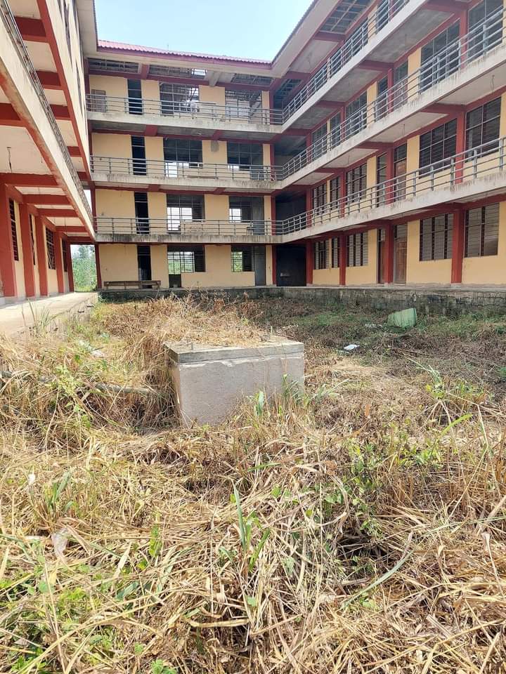 CitizenTechiman's tweet photo. Yesterday Clean Up Exercise At Adansi Apagya E-block, Community Day Senior High School.
#JDM
#NewEdubiase
#NDC2024 https://t.co/4c6C4HMs2j