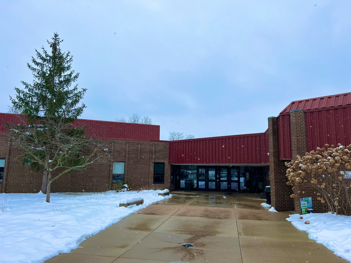 DrWebberRj's tweet photo. Great visit to @MMPatriotPride @NorthvilleEDU this AM, Ms. Sandiha’s class reviewed books they thought would make good movies, explained why, and “cast” the film. I gave some feedback and this student liked it enough she wanted to share it with other classes:) #StayCurious https://t.co/gOda8lNOPk