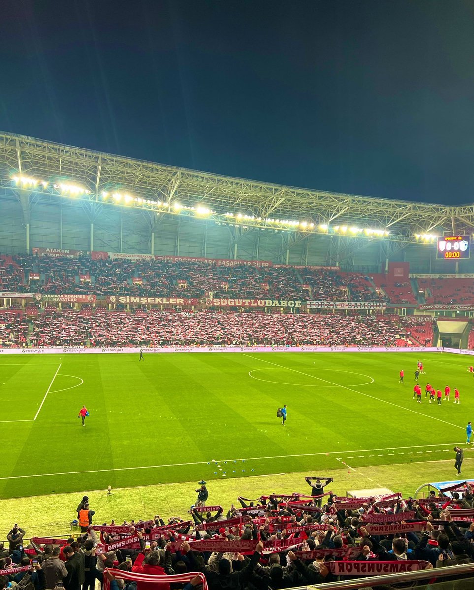 habertribuncom's tweet photo. Samsunspor liderlik maçına çıkıyor. Maç öncesinde Samsunspor taraftarları.

#Samsunspor https://t.co/YY2pIma3HE