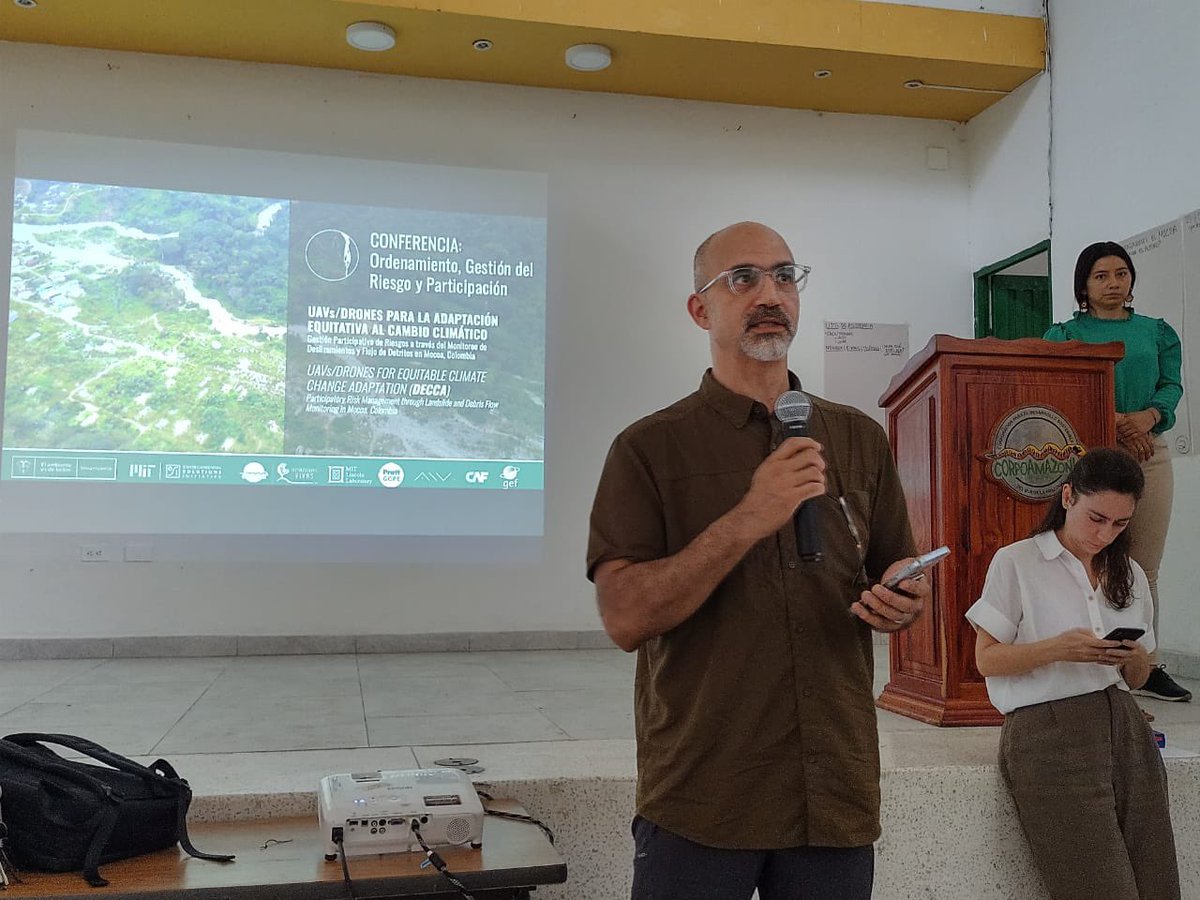 urbam_EAFIT's tweet photo. Este encuentro hace parte de un proyecto al que ya habían invitado a participar en 2018 a @cachoecheverri y a Christian Werthmann luego de la inundación, para compartir el proceso de #InformRisk y Cartografías socio-territoriales en el río Atrato. https://t.co/ksUjahOx6g