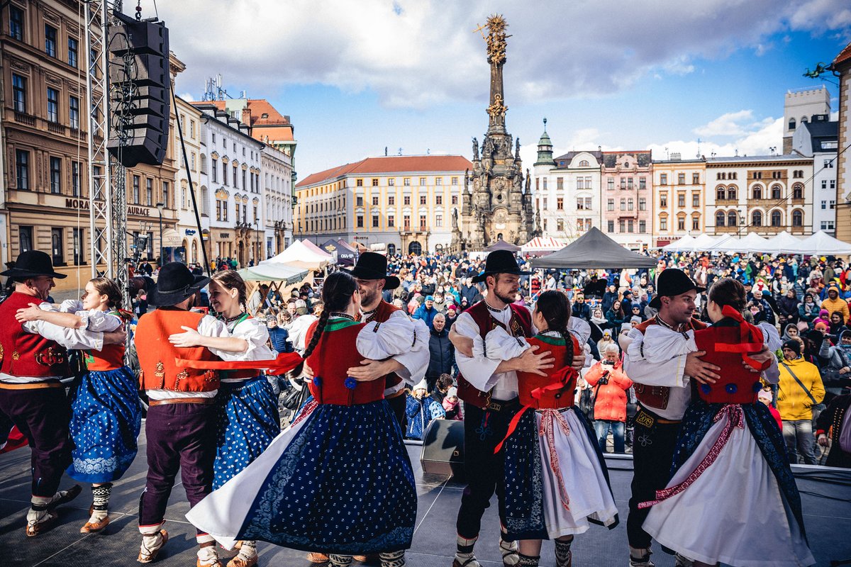 OlomoucTourism's tweet photo. Jaký byl loňský masopust? Supr!
Jaký bude letošní masopust? Lepší!!!
Stavte se v sobotu...
https://t.co/0x6Wky1FRI

#Olomouc #masopust #OlomouckeMasopustniVeseli https://t.co/sWlYcXzBjr