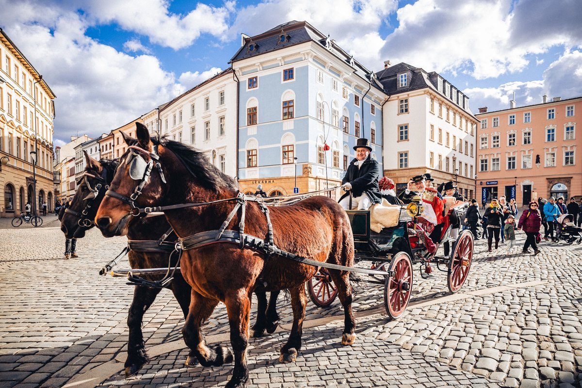 OlomoucTourism's tweet photo. Jaký byl loňský masopust? Supr!
Jaký bude letošní masopust? Lepší!!!
Stavte se v sobotu...
https://t.co/0x6Wky1FRI

#Olomouc #masopust #OlomouckeMasopustniVeseli https://t.co/sWlYcXzBjr