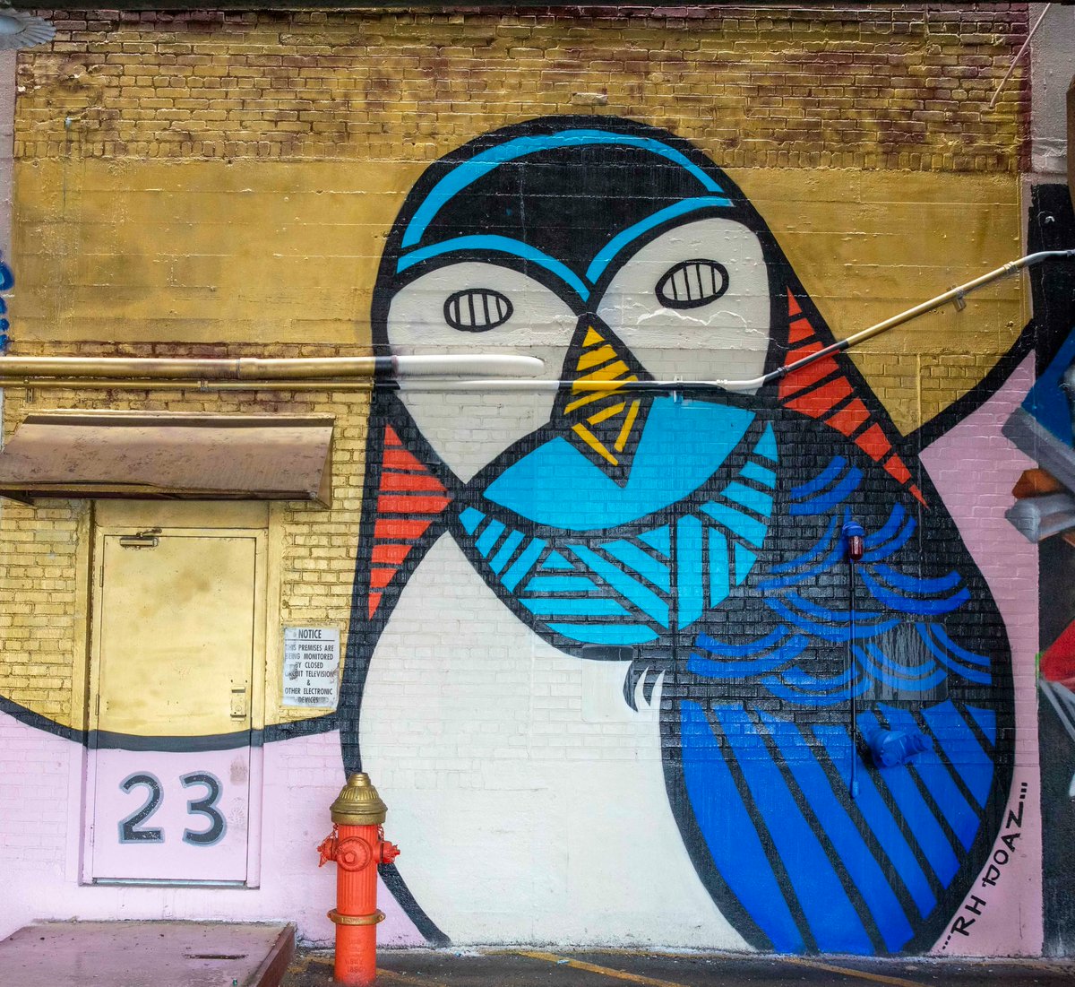 JerseyCity's tweet photo. The “#Eyez On Jersey”, located at 239 Coles St. was painted as part of the 2021 #JerseyCity Mural Festiva by Peat “Eyez” Wollaeger, an international stencil artist known for his "iconic EYEZ” large scale murals, digital collectible series, and fashion line.

#jcmap
#MuralMonday https://t.co/wCx446pLNR