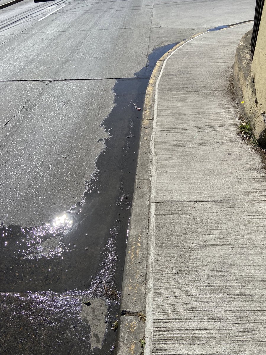 anubis0891's tweet photo. @essbio hace un par de días hay un escape de agua en avenida Gral Novoa con pasaje Chacabuco (sector Collao) Concepción. Sale mal olor y está por todo el pasaje, siendo foco de posibles infecciones y roedores.

Por favor enviar un equipo para solucionar esto por favor. https://t.co/AaewoZRQN5