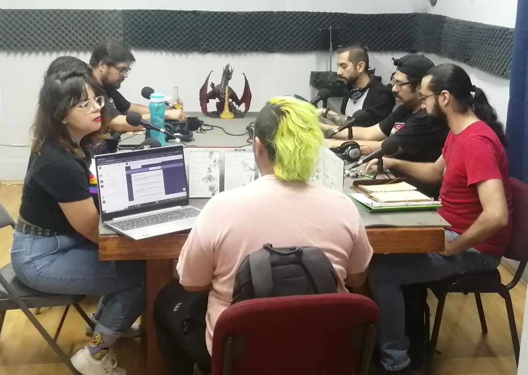 PotionlessMX's tweet photo. ¿Quieres grabar un podcast o tus aventuras de rol? Estudio Potionless, donde se hace #AndamosArcanos y #LaSingularidad esta disponible para la renta!!
Si deseas informes, mandanos un mensaje :D https://t.co/RxsIjXF1Jx