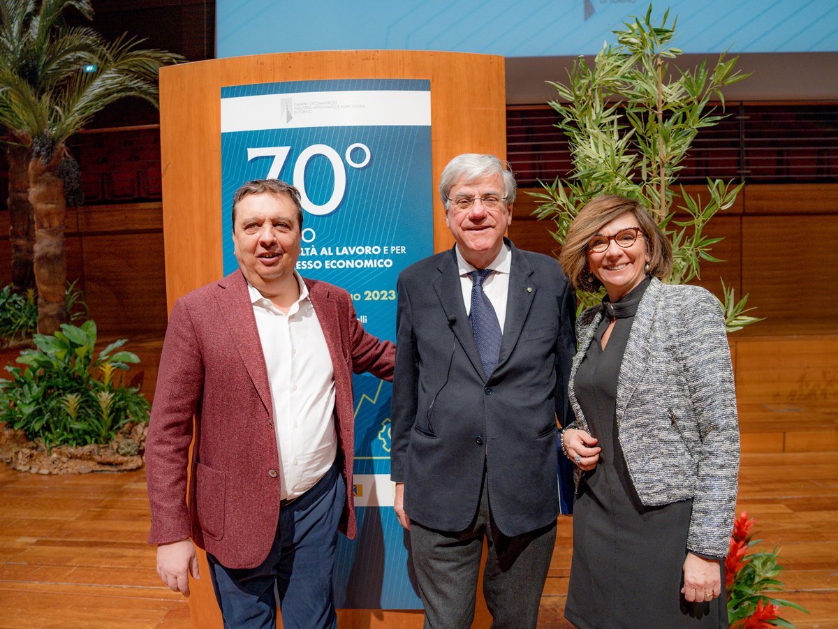 “Guardiamo il futuro negli occhi. I ragazzi devono portare avanti valori come la libertà, l’antirazzismo e la parità dei diritti.”

Paolo Vitelli - Presidente del Gruppo #Azimut Benetti e un grande amico della Piazza dei Mestieri - ha ricevuto il 46° Premio “#Torinese dell’Anno”.