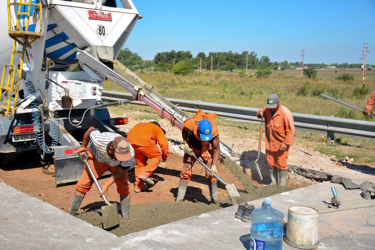 nico_mantegazza's tweet photo. 🏗 Continúan los trabajos de repavimentación y mantenimiento que se están realizando en la Intervención Integral de la Ruta Provincial N°6.

@Kicillofok
@minsaurralde
@HernanYZurieta
@Nardini_Leo https://t.co/kXaLuxGxQW