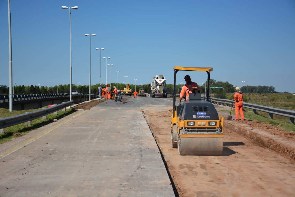 nico_mantegazza's tweet photo. 🏗 Continúan los trabajos de repavimentación y mantenimiento que se están realizando en la Intervención Integral de la Ruta Provincial N°6.

@Kicillofok
@minsaurralde
@HernanYZurieta
@Nardini_Leo https://t.co/kXaLuxGxQW