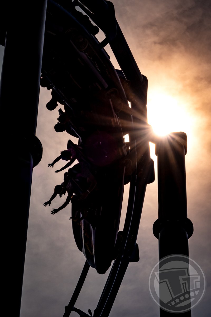 Thrilltography1's tweet photo. #LightningRun touching the sun. https://t.co/wVykKRBFEz