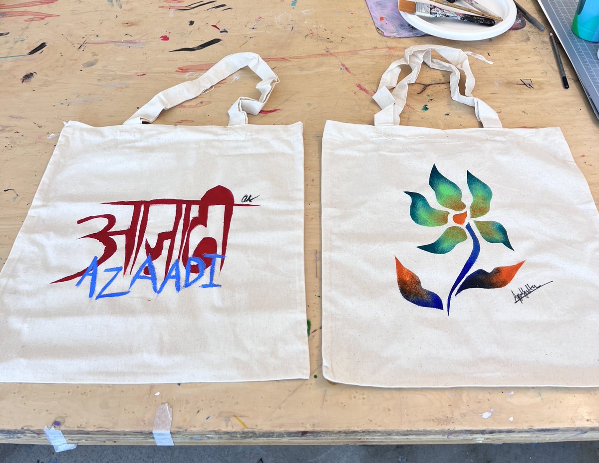 sentibrwngirl's tweet photo. @urkannmani and i taught a stencil class today and we made tote bags to exchange https://t.co/tvzQYPCUh3