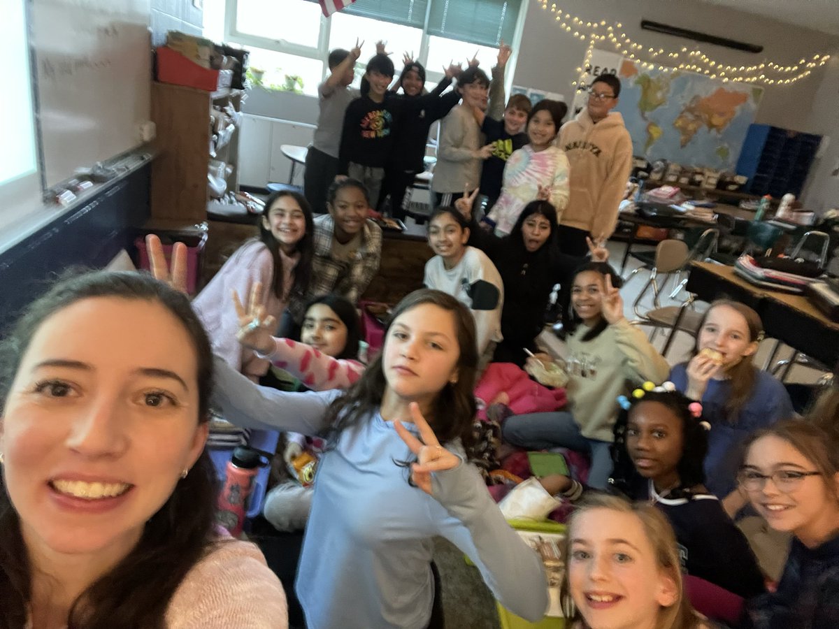dcollinsela's tweet photo. @FugateDave homeroom earned a lunch party with me today! #cheetahpride #lunchbunch https://t.co/4KblYXkglJ