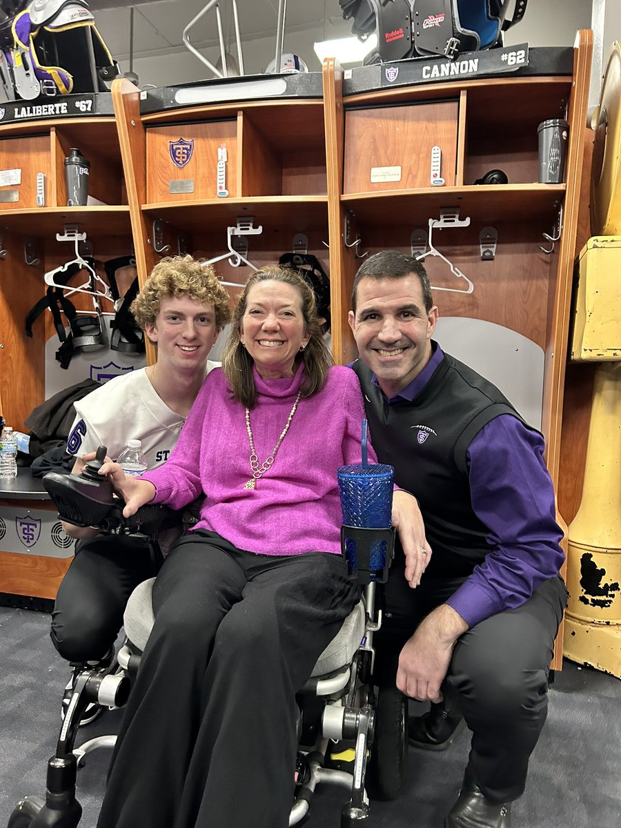 fanogiovannelli's tweet photo. Had an amazing official visit this weekend! Great to see all of the coaches, and meet all of my future teammates!! @CoachFost @CoachRobG @Coach_Caruso @CoachJakeLandry @Coach_WatkinsST https://t.co/L4xffr7LsJ