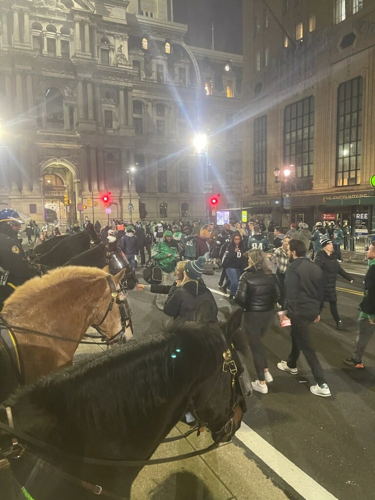 PPDMountedUnit's tweet photo. On patrol during the NFC championship celebration! https://t.co/OFnvjAfuPF