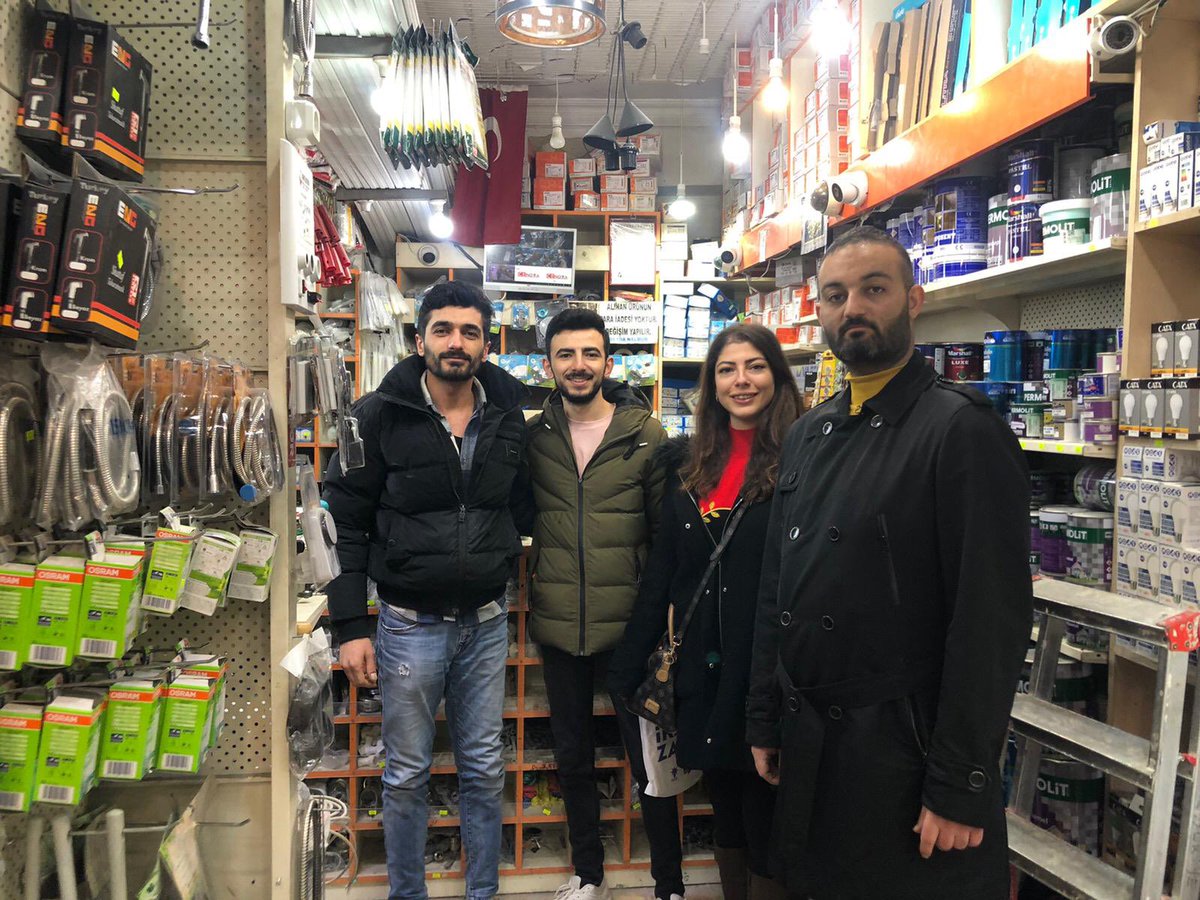 CihanCelik_25's tweet photo. İlçe başkan yardımcılarımız ve yönetim kurulu üyelerimiz ile birlikte ilçemizde bulunan esnaflarımızı ziyaret ettik. Sn. Cumhurbaşkanımızın selamlarını ilettik. 

Bu şehrin her sokağında AK Gençliğin izi var.

#AKGençlikSahada
#TürkiyeYüzyılı https://t.co/haj2oO45J6