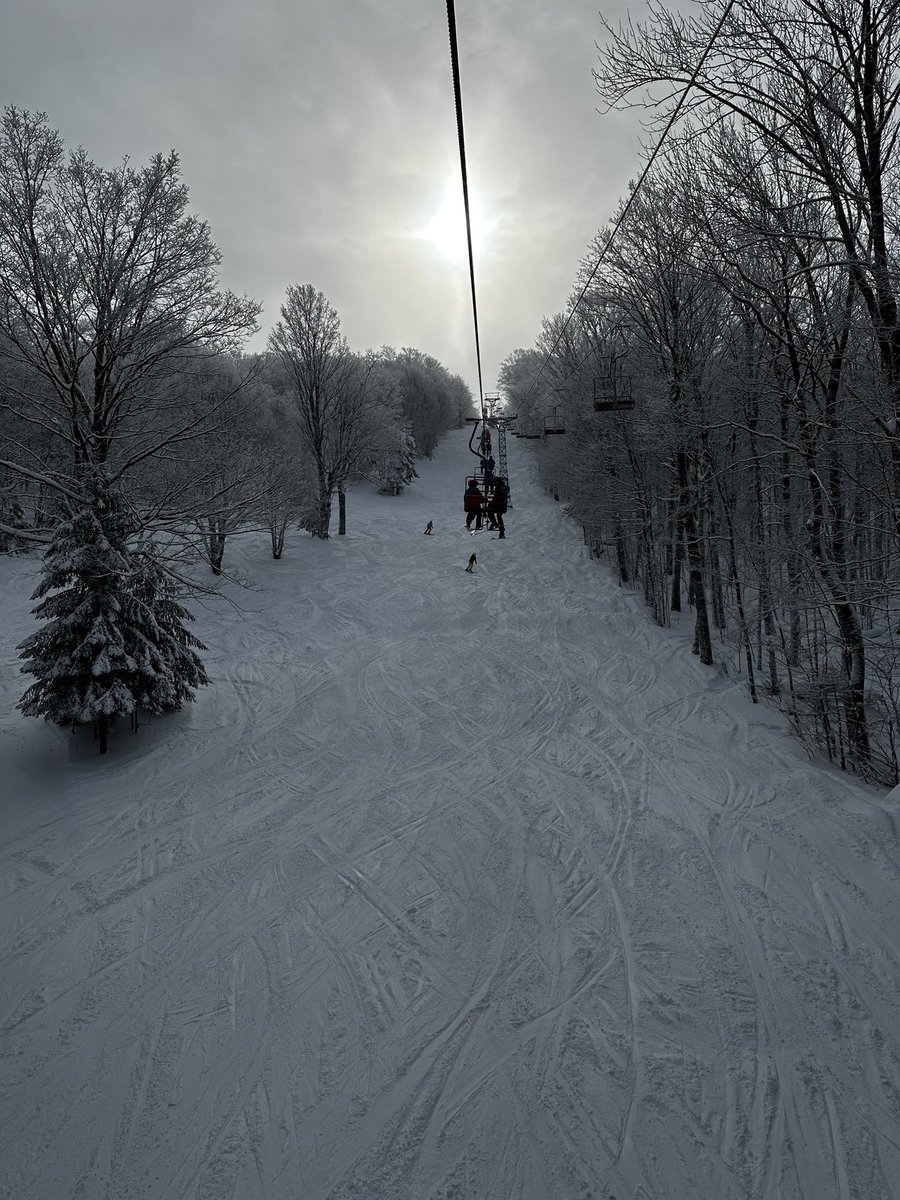 golden_Rapha's tweet photo. Merci @assq_maneige pour la très belle journée avec @Eve_Christian || conditions de neige top @montsutton! 🤩⛷️
#purementsutton https://t.co/3MWrUraDMG