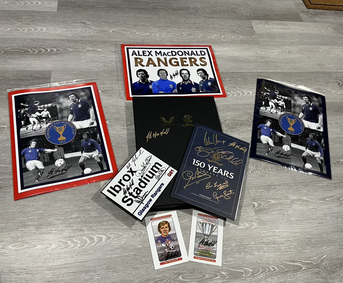 Signing session this afternoon with a legend of the club and Barca bear Alex Macdonald absolute gentleman and a pleasure to spend time in his company again 🔴⚪️🔵 I’d anyone would like anything by the man give me a shout ✍️ 🇬🇧