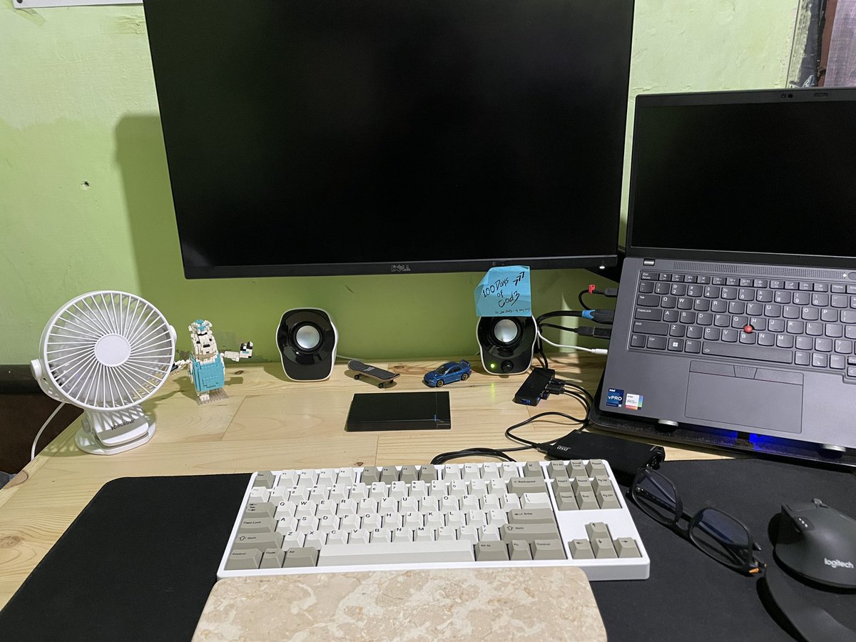 yogamandayu's tweet photo. There’s a lot of room below monitor, any idea what’s item should i put there? https://t.co/D1ScXZjDRj