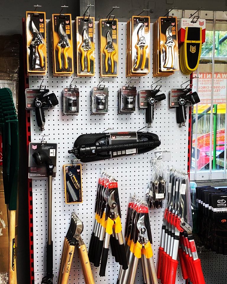 CEuk_intl's tweet image. From secateurs to watering tools, our stockists are getting ready for the spring season ahead.

Visit dealer @ForestAndArb to find out more from their new in-store and online range.

#secateurs #loppers #wateringtools #gardening