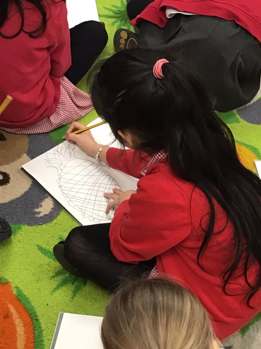 Children enjoyed looking closely at a pineapple and drawing it. Thank you to Mrs H @LeicsSCITT who modelled the lesson today <a href="/kestrelmead/">Kestrel Mead Primary Academy</a> #kestrelart