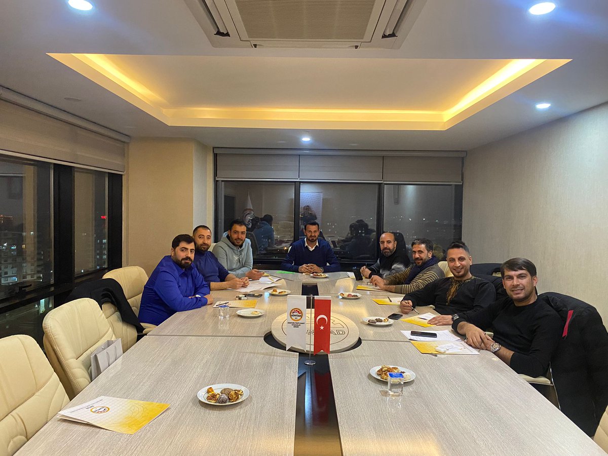 Derneğimizin yeni yönetim kurulu üyeleri ile ilk toplantımızı gerçekleştirdik. Katılamayan yönetim kurulu üyelerimiz video konferans ile bağlantı sağladılar.
Görev taksimimizi gerçekleştirerek sektörümüze ve bölgemize hayırlı faydalı olmak adına elimizden geleni yapacağız.