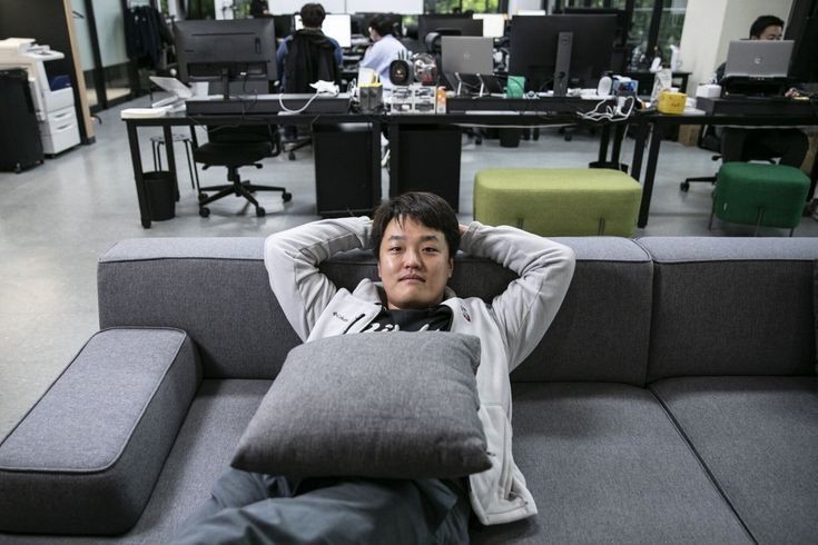 ShibAlexander's tweet photo. Live pic of Shytoshi Kusama working really really hard before #Shibarium Launch https://t.co/lSchSx2Fu2