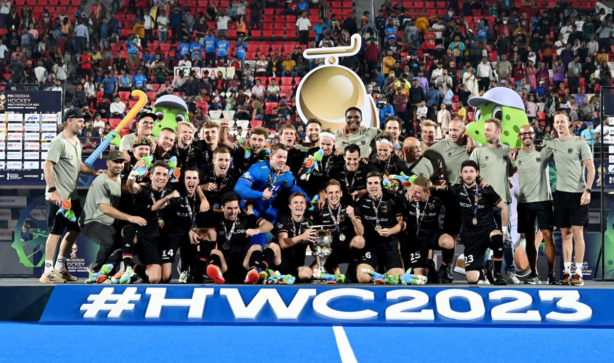 Klasse! Deutschland ist Hockey-Weltmeister und mit Niklas Wellen und Timur Oruz sind 2 Krefelder Jungs mit dabei. Unser OB Frank Meyer ( <a href="/FMeyerKR/">Frank Meyer</a>  ) gratuliert herzlich und einen Empfang wird es auch geben.
#HWC2023 

krefeld.de/de/inhalt/fran…

📸Worldsportpics / Frank Uijlenbroek