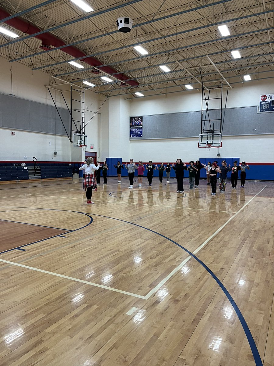 MrsMartinDances's tweet photo. Mrs. Williams from @HaysHighstepper is here talking about high school dance and teaching a fun hip hop lesson! @HaysFineArts @Hays_Hawks https://t.co/fIskMn8joS