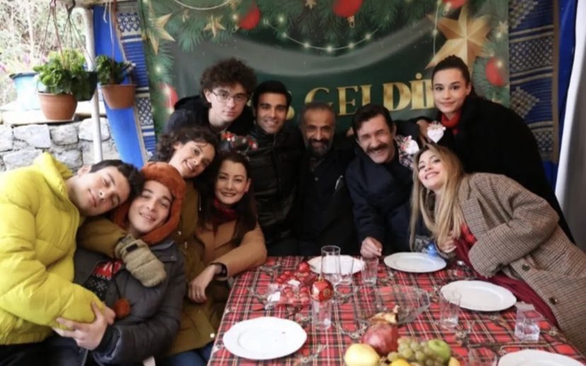 Vxzu64's tweet photo. How about the second season of Tozluyaka And it turned into a love and drama story and Then they are at university ,so the focus of the story changed in another way. But the heroes themselves won't change, it's all there, even vefa and Cemre >> https://t.co/XxnVGY2DUS
