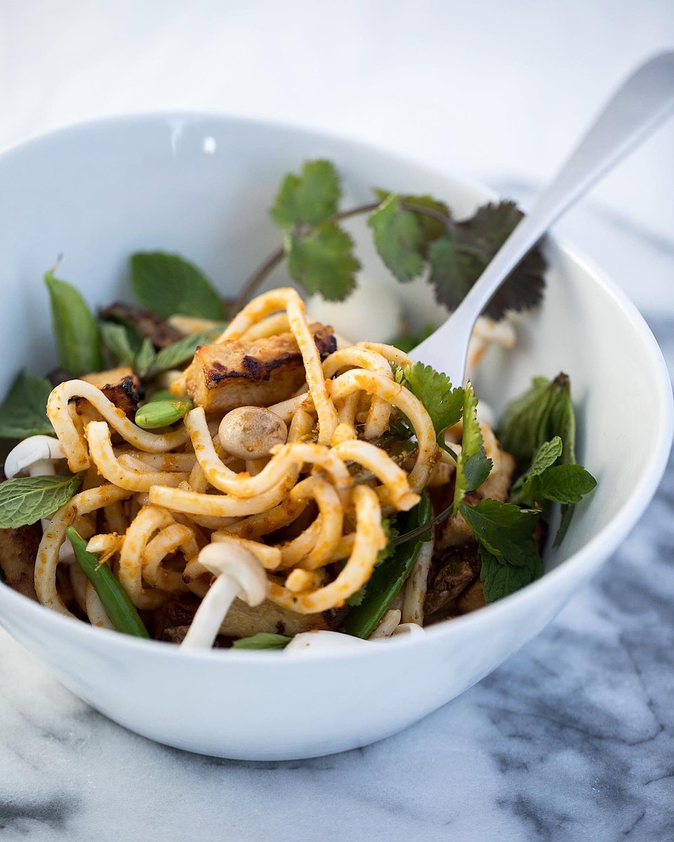 gourmondoco's tweet photo. One of our favorites.🍄 Soba Noodle Salad with soy-ginger soba noodles, black garlic shiitakes, pickled hon-shimeji mushrooms, snow peas, scallions + sesame. #GourmondoCo https://t.co/5tprO5IuNf