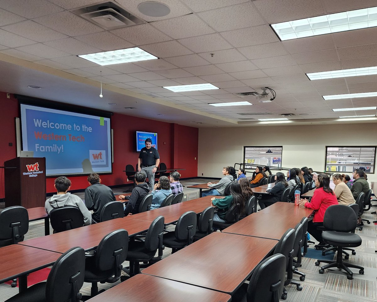 Joanna_TISD's tweet image. Our Freshmen listening to the opportunities #WesternTech has to offer. Coyotes evaluating their college and career options. #TISDProud #THSCCR #CoyotesAreCollegeBound @MsBeanes_TISD