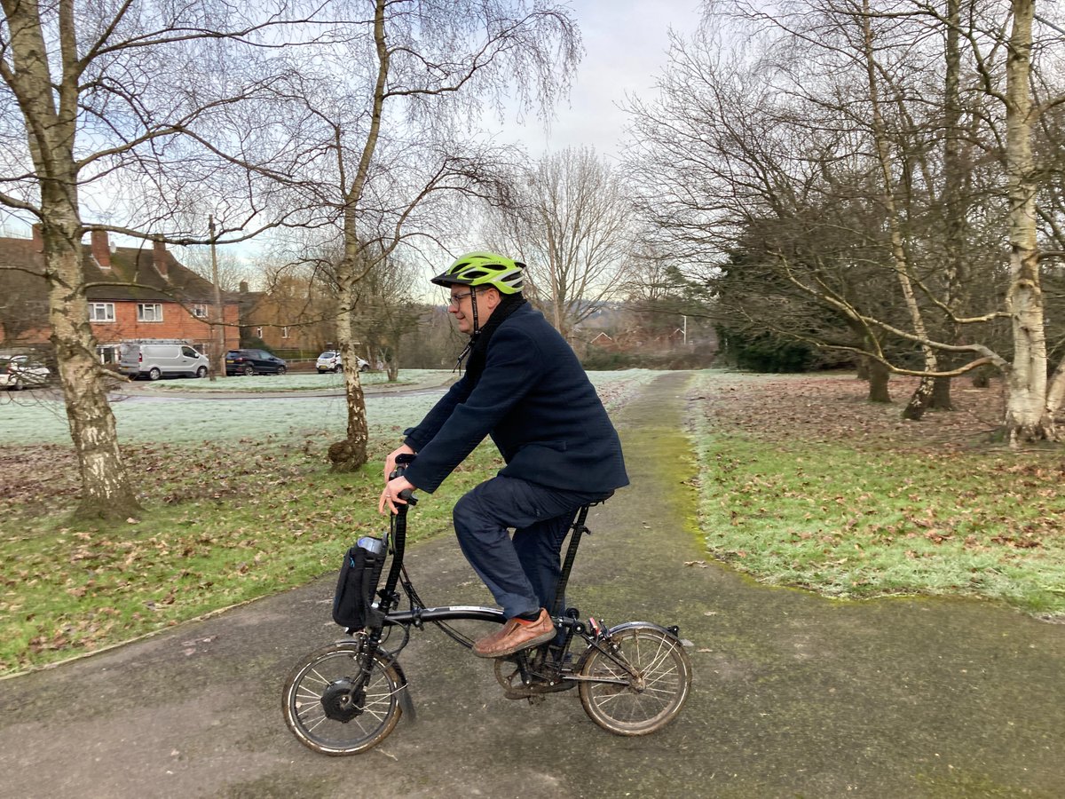 I spent a month in all weathers on a Brompton Electric C-Line. What's it like? Find out here! bit.ly/3wHU848 <a href="/M0veElectric/">Move Electric</a>