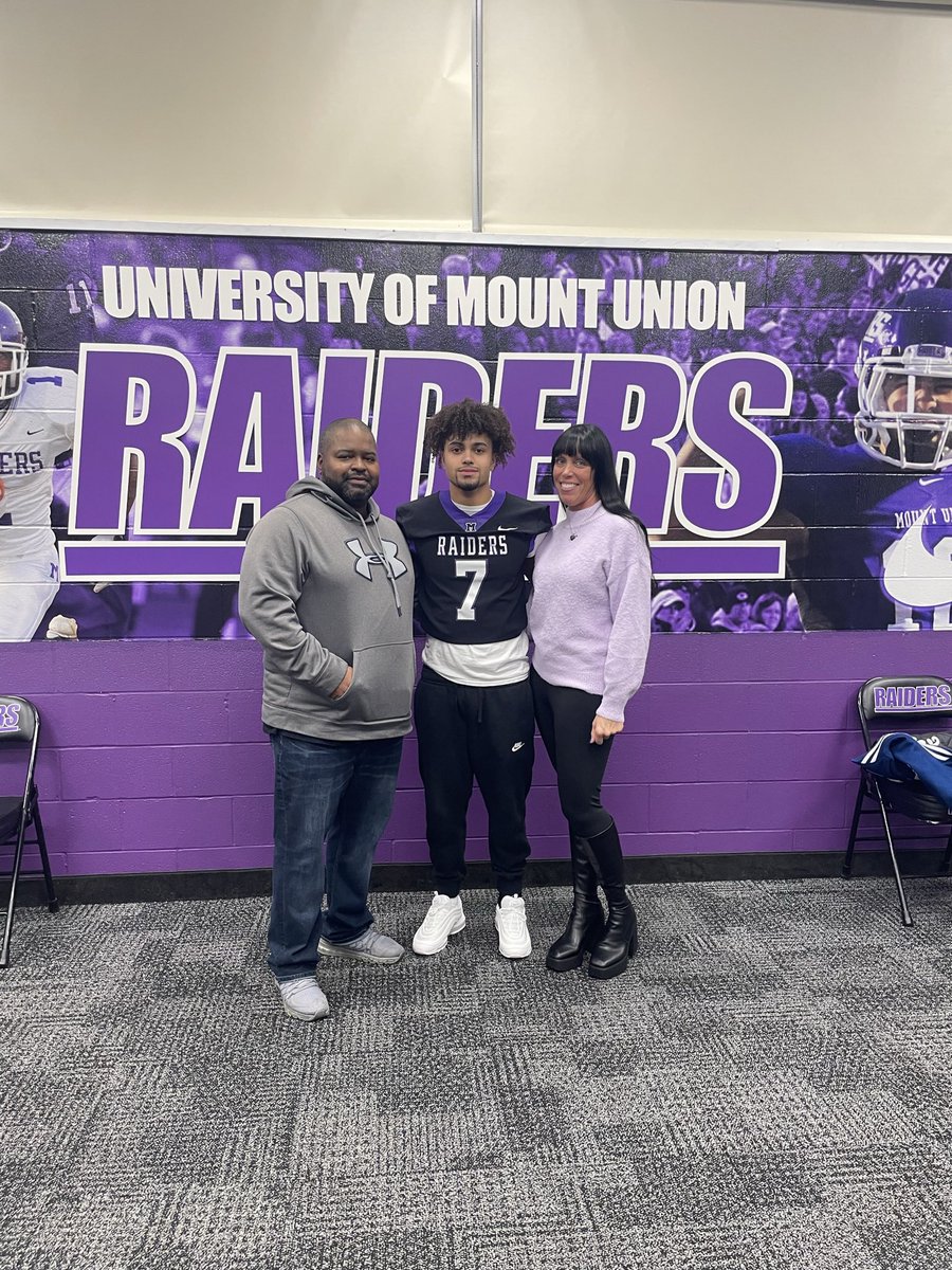 tysongregory8's tweet photo. I am officially COMMITTED to the University of Mount Union🟣⚫️  @D_Ely6 @CoachGeoffDartt @MountUnionFB @CoachMBrown1 @CoachGraft @hasd_athletics @HempfieldAreaFB https://t.co/uYzX4diFWb