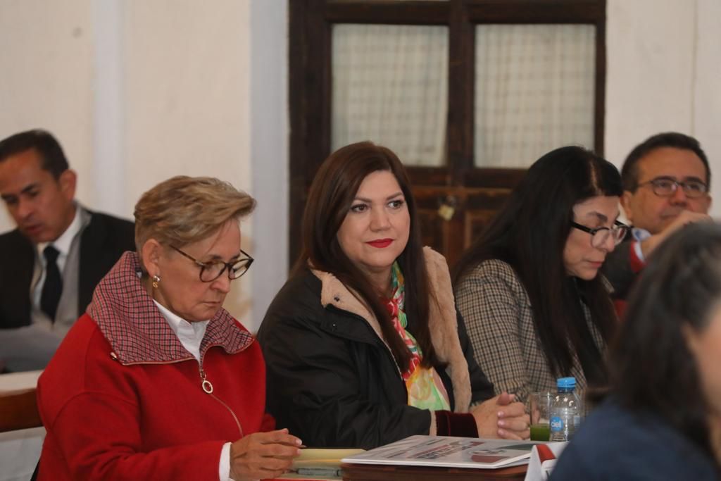 frinne_azuara's tweet photo. Iniciando la semana con la Plenaria del @GPPRIDiputados trabajando en la agenda legislativa para el periodo ordinario de sesiones que comienza el próximo miércoles.
#5aPlenariaPRI https://t.co/hQ3BbouJZA