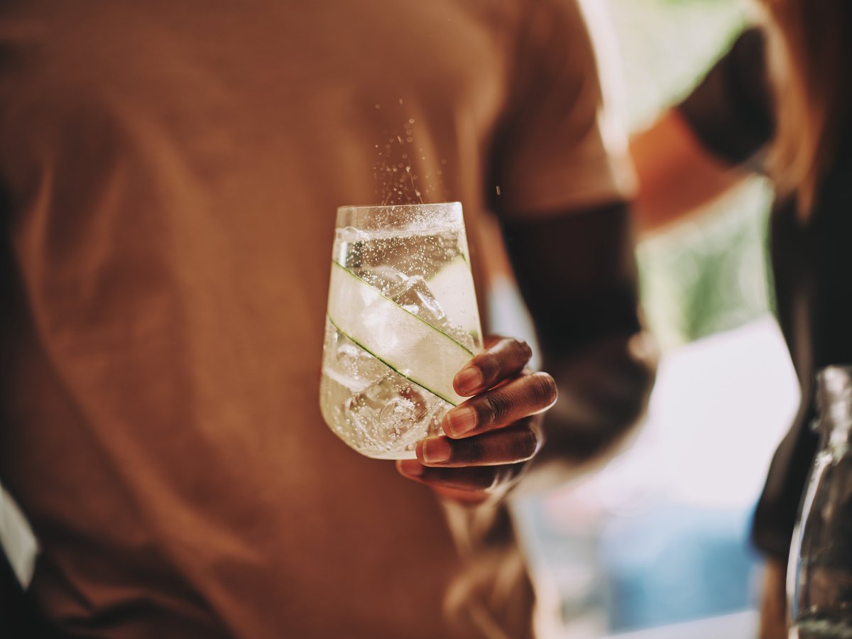 A court d'idée de boisson ? SodaStream vous propose plusieurs recettes de cocktails, avec ou sans alcool 😉Et vous, le vendredi soir vous êtes plutôt team #soirée endiablée ou plateau #télé ?sodastream.fr/blogs/recettes…