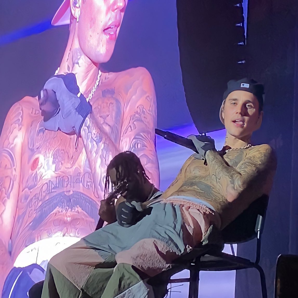 myworldrewbiebs's tweet photo. the chokehold justin bieber has on me is actually insane https://t.co/SMjzW9YGfe