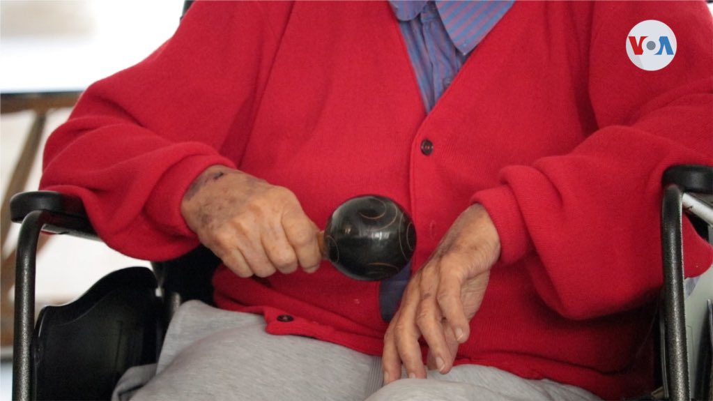 EVTVMiami's tweet photo. #EsNoticia | Música, terapia para el Alzhéimer en un hogar de ancianos en Venezuela 🇻🇪 https://t.co/ER9UZNknwi #NoticiasEVTV #30Ener https://t.co/MonthLgp30