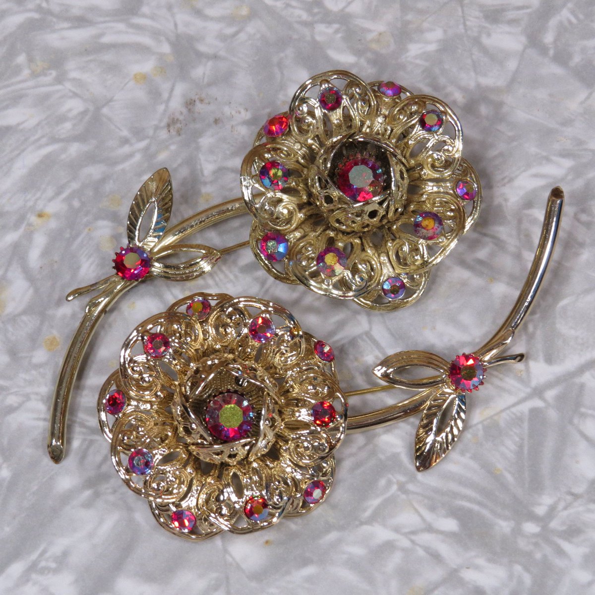 Pair Vintage Sarah Coventry Flower Brooches / Mid Century Jewelry / Sarah Cov / Floral Broach etsy.me/3HkTw9w #midcenturyjewelry #sarahcov #vintagebrooch #flowerbrooch #flowerpin #sarahcoventry #estatejewelry