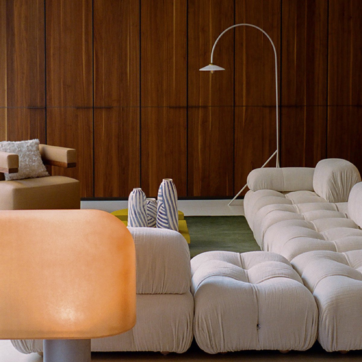 BeB_Italia's tweet image. Spotlight on the #Spotti showroom layout.
“Every home is a special story&quot; is a new project and design experience featuring B&amp;amp;B Italia iconic pieces, like Le Bambole collection, Camaleonda sofa, Tobi-Ishi table and Flair O’ chairs.

On view:
Spotti Showroom, viale Piave 27, Milan.