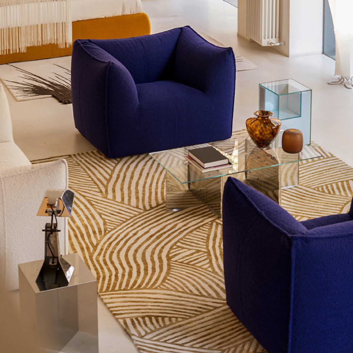 BeB_Italia's tweet image. Spotlight on the #Spotti showroom layout.
“Every home is a special story&quot; is a new project and design experience featuring B&amp;amp;B Italia iconic pieces, like Le Bambole collection, Camaleonda sofa, Tobi-Ishi table and Flair O’ chairs.

On view:
Spotti Showroom, viale Piave 27, Milan.