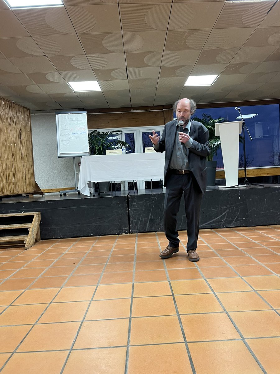 Adapeideslandes's tweet photo. En direct des vœux de l’Adapei des Landes, où Mme Girardier Christine, Presidente, accueille M. Bibard Laurent, Professeur et Philosophe, pour une conférence sur « la prise de décision dans la complexité »… https://t.co/qaZO4HUp0q