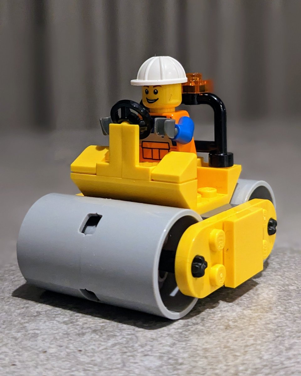 CeekBird's tweet photo. This is cute. 👷‍♂️ #afol #lego #legocity #legominifig #legoconstruction #legomagazine https://t.co/Nzv5AslwLt