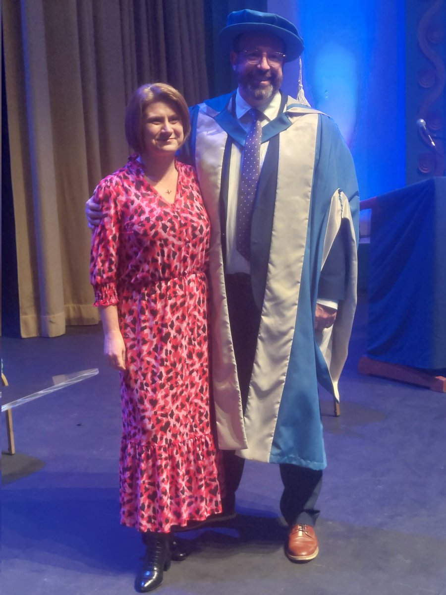 Lovely afternoon @BathSpaUni graduation ceremony - featuring @russellhobby receiving the honorary title of Doctor of #Education! ✨️

Congrats to every graduate! 🎊

#BathSpaProud @TeachFirst