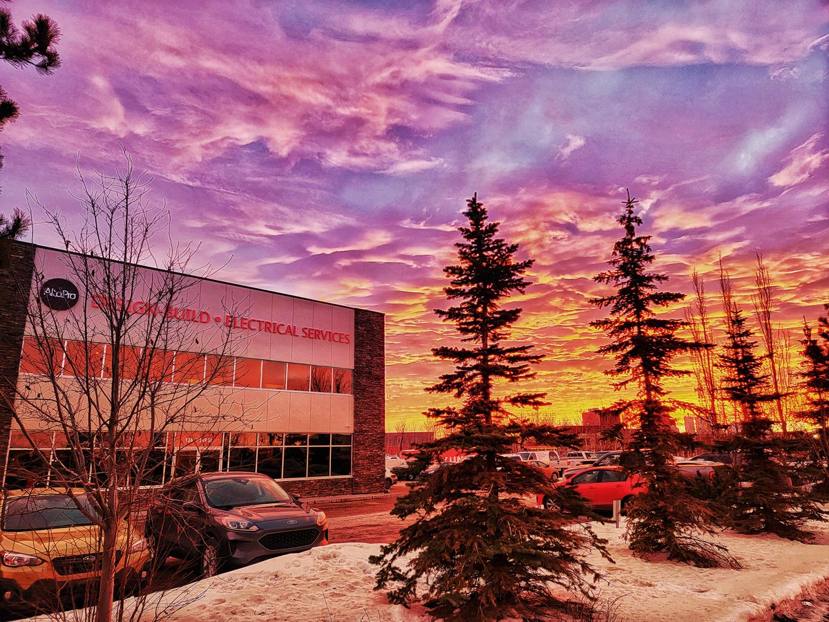 Another great sunrise this morning at AltaPro Electric Ltd. By switching to solar power, reduce your costs and take advantage of the solar grant offered by the Government of Alberta to supercharge your returns.

Learn More: altapro.ca/solar-request/

#alberta #edmonton #YEG #solar