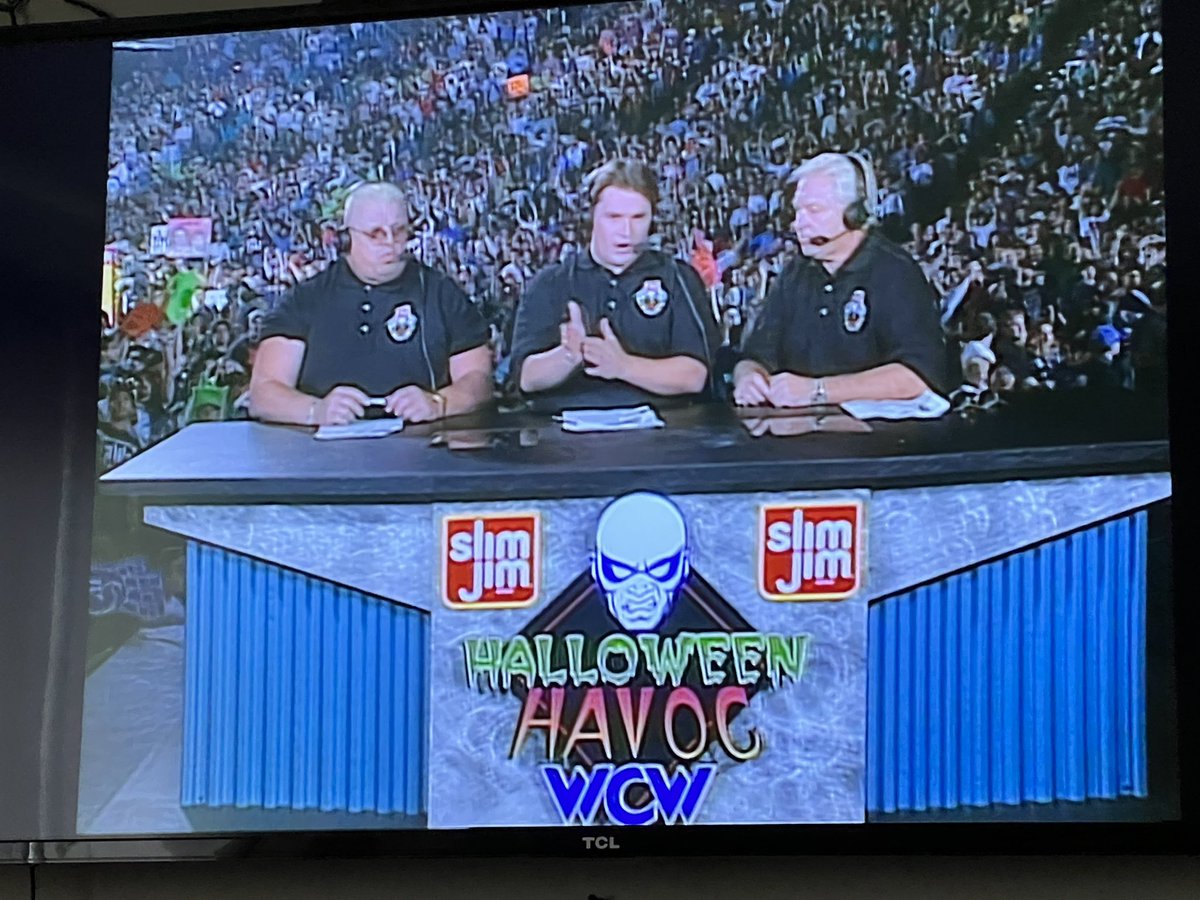 There was a post about #ReyMysterio and #DeanMalenko having a sick match at 1996 #HalloweenHavoc. So of course I have to watch this ppv again

This announce team 😍 @tonyschiavone24 #DustyRhodes #BobbyTheBrainHeenan