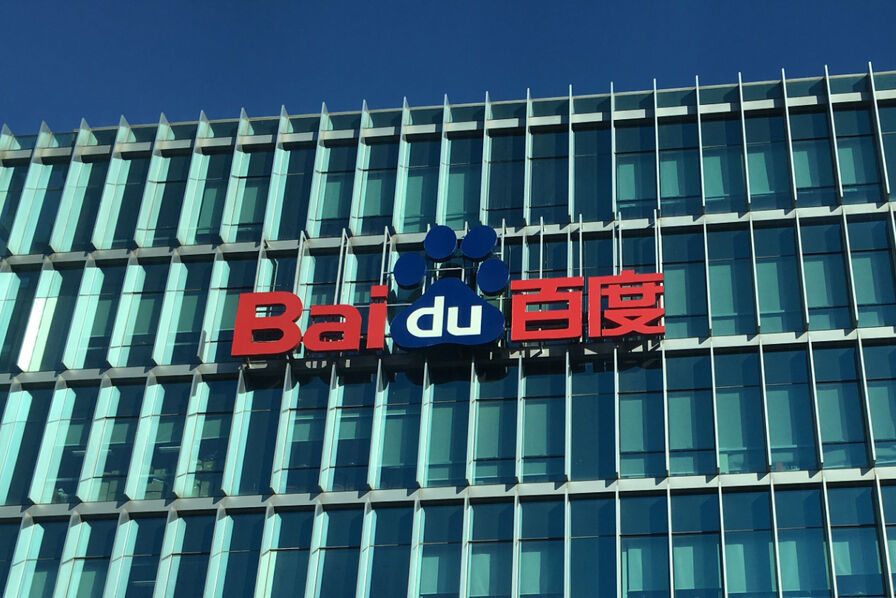 LUsineDigitale's tweet photo. Baidu devrait lancer son propre concurrent de ChatGPT https://t.co/WSXsaFdqX2 #Baidu #Machinelearning https://t.co/abmtudUklT